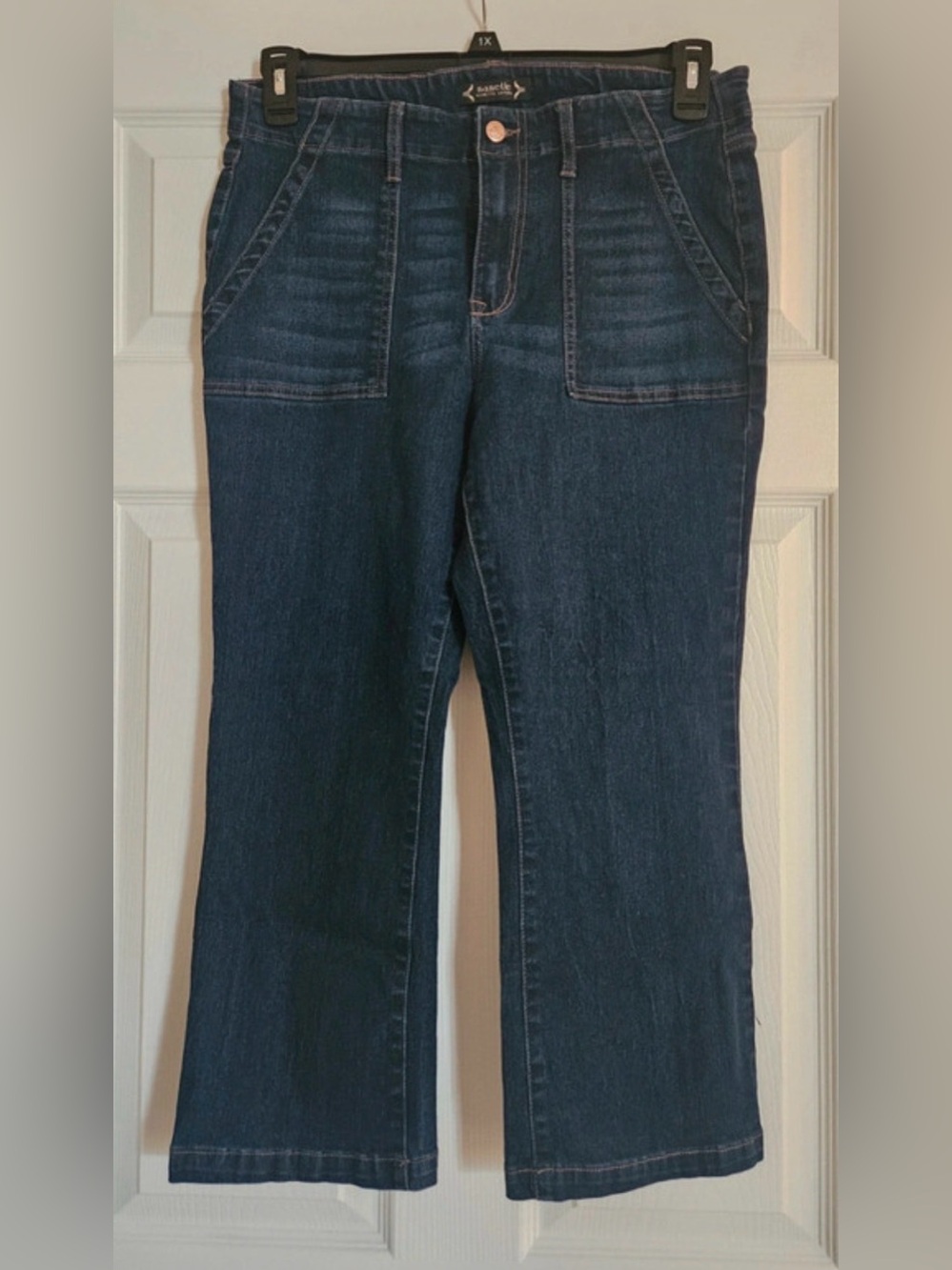 Stylish Dark Wash Women's Jeans - Slight flare/wide leg